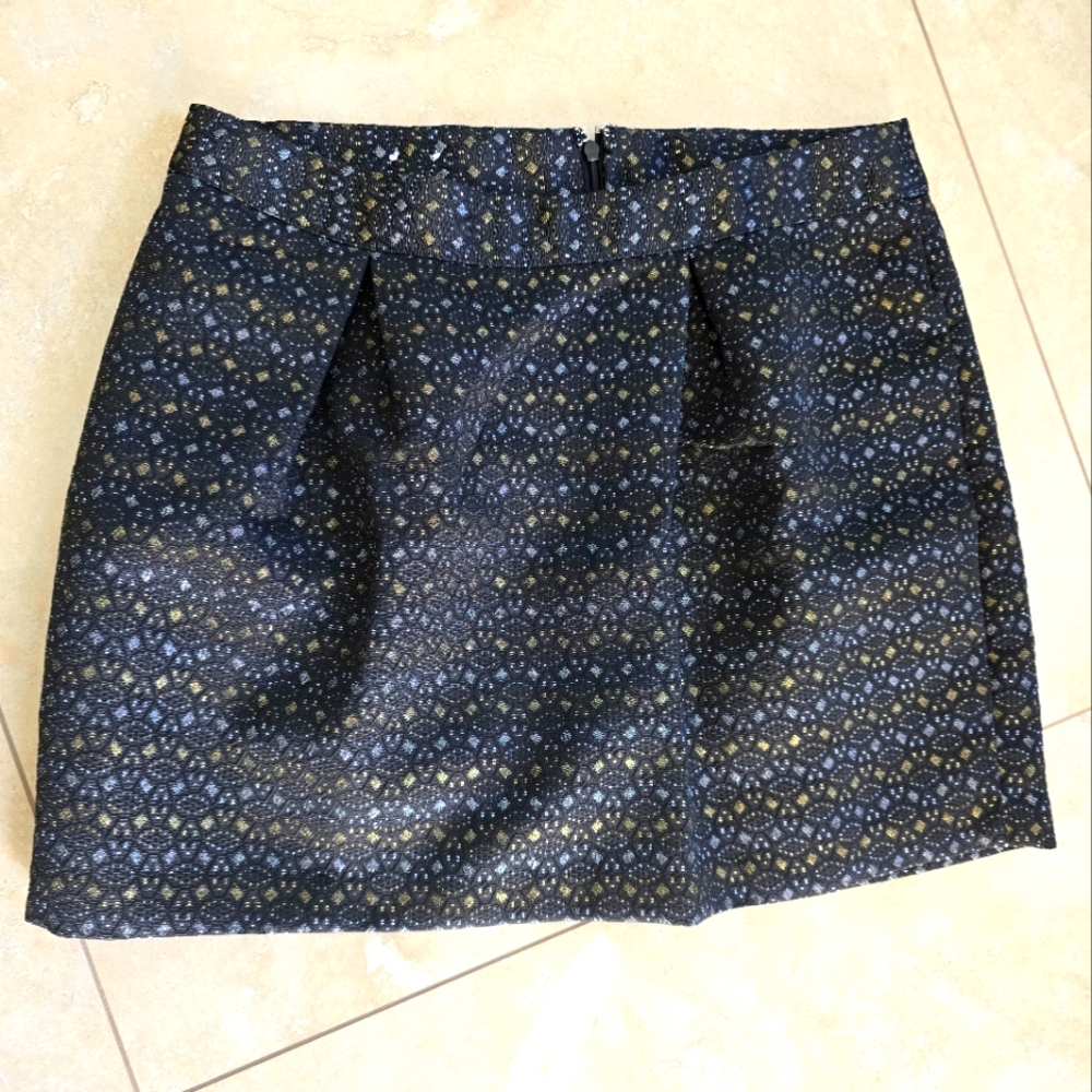 Women's skirt, Size 8, black with metallic accents